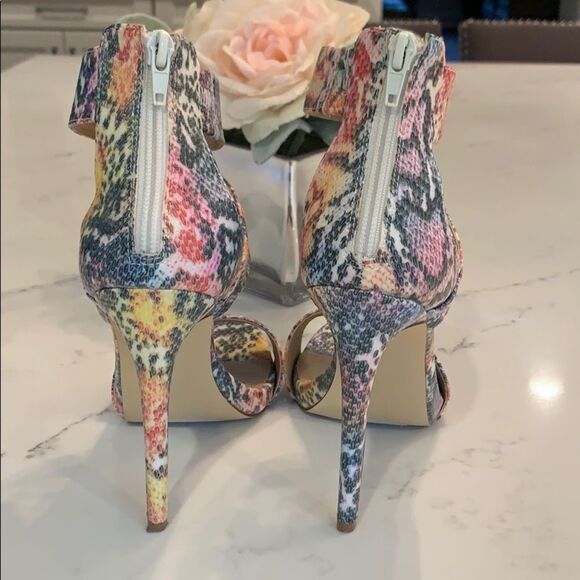 Steve Madden “Mira” Heel with box and Free Bag with purchase! - Picture 4 of 6